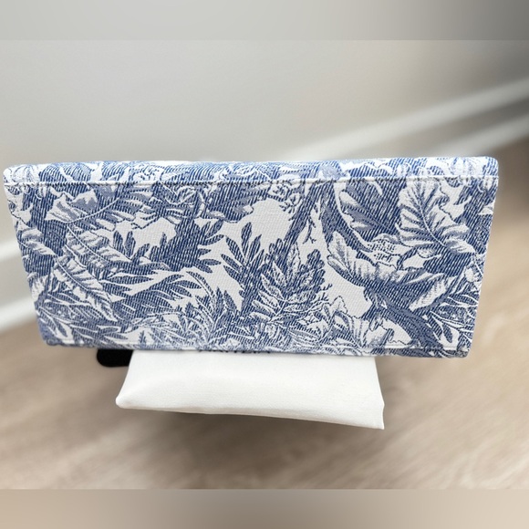 Aritzia Tote l Similar to Versace or Dior but for a fraction of the price! - Picture 11 of 11